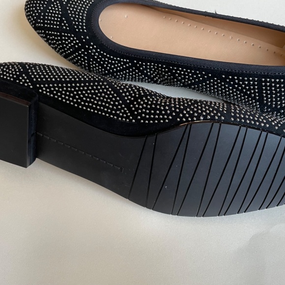 Neiman Marcus Women’s Shoe …Black with round studs - Picture 5 of 5
